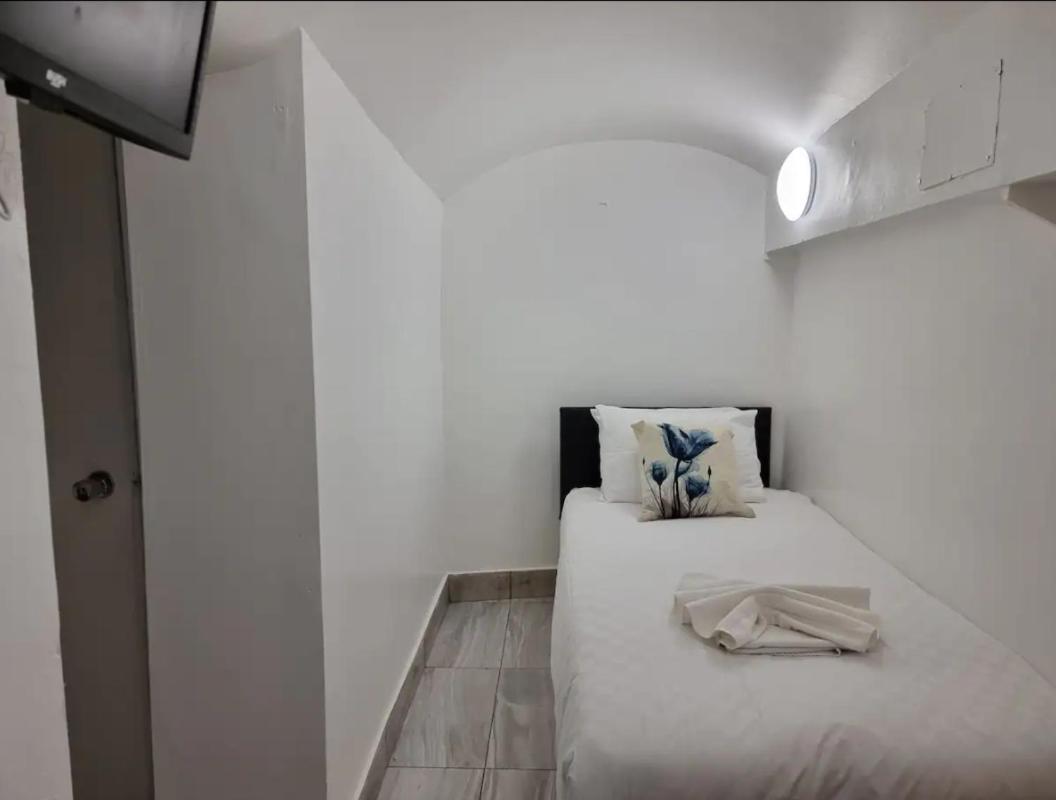 F24- Basement Single Studio Near Paddington Apartment Londra Exterior foto